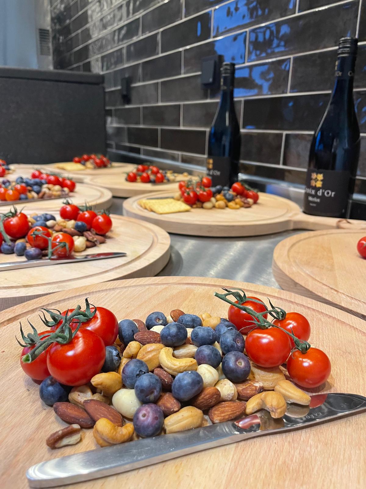 smakenenzo catering noorlimburg planken luxeplanken borrelplanken diner