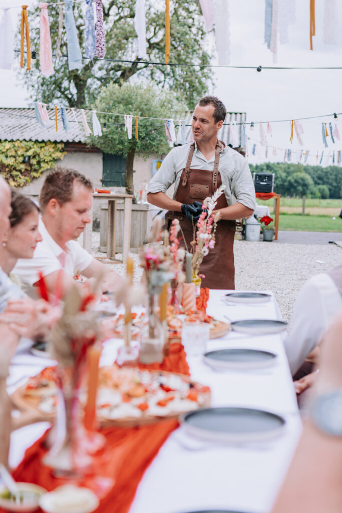 Guus op den Camp walking diner